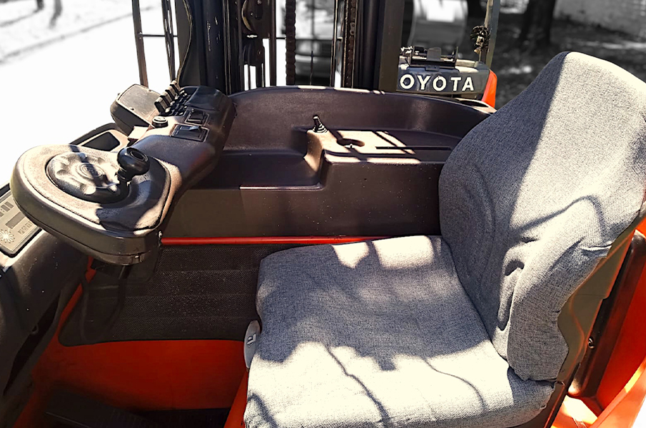 Autoelevador en operación 2